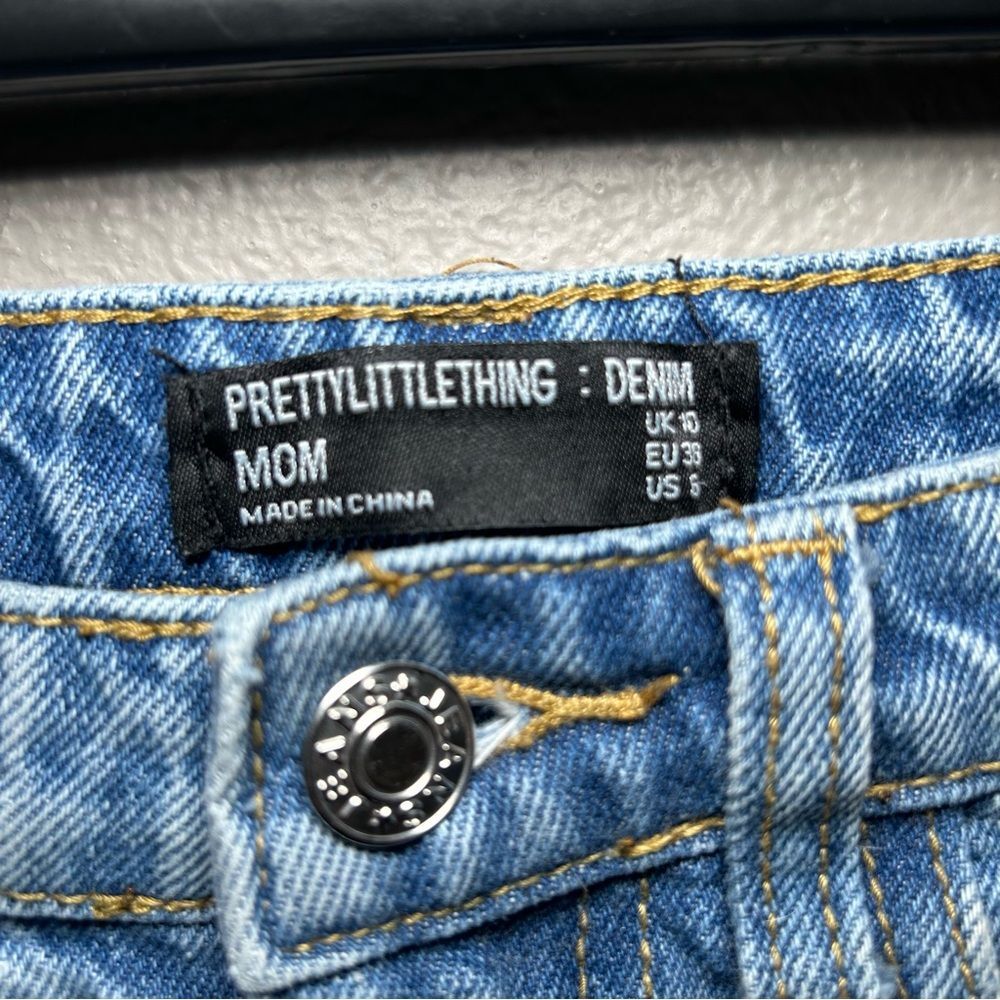 PrettyLittleThing knee rip high rise distressed mom jeans women’s size small 6 - Picture 9 of 10